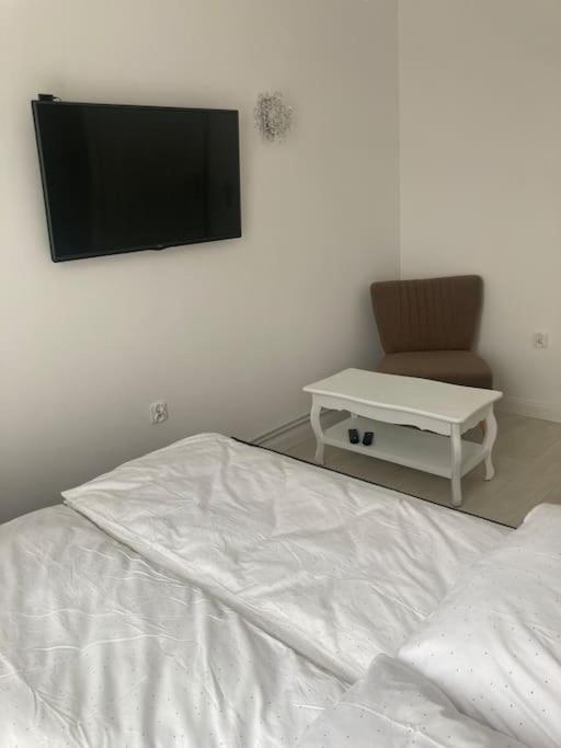 Miedzy Jeziorami Apartment Wałcz